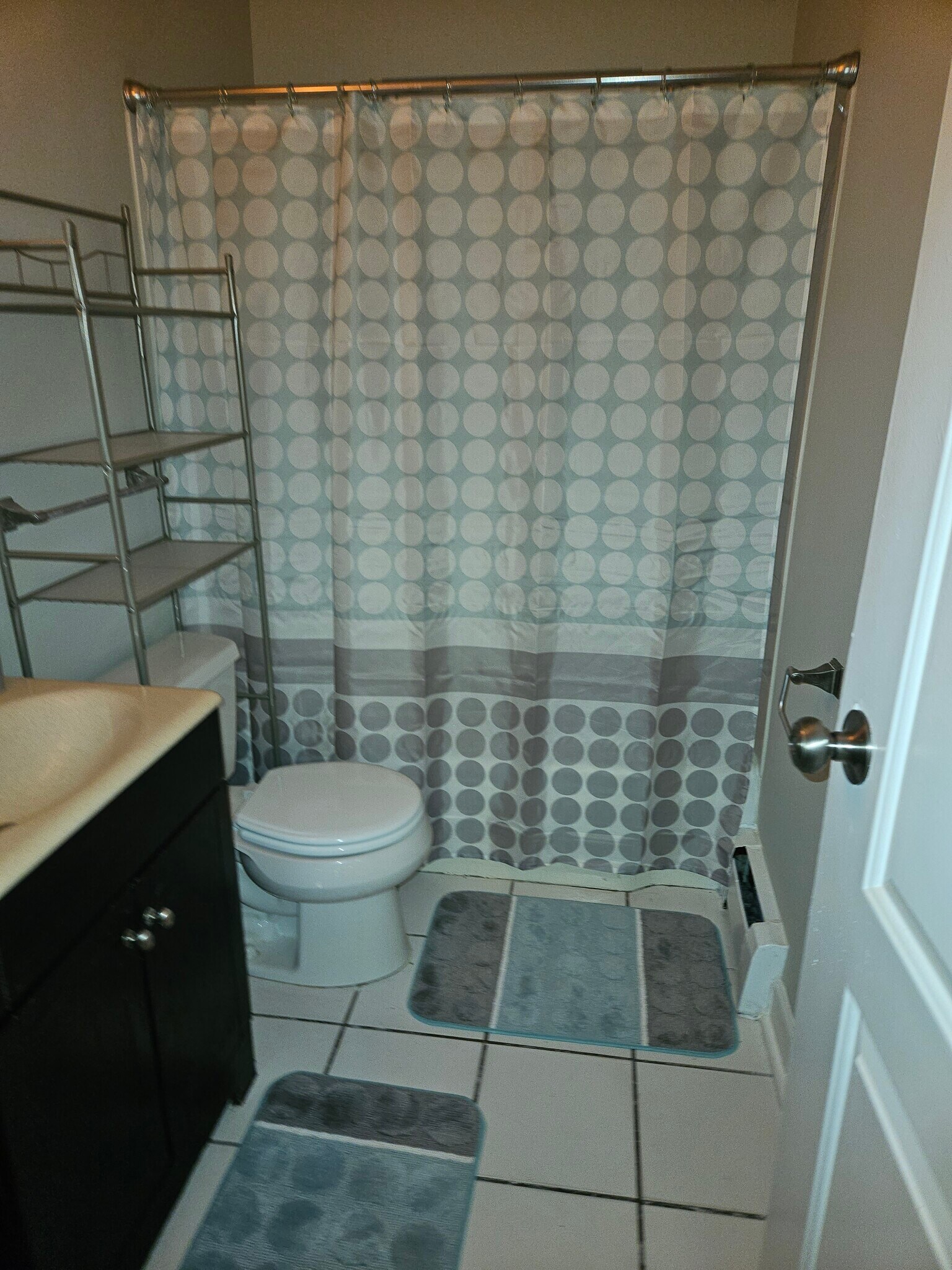 Building Photo - 6040 N Avondale Ave