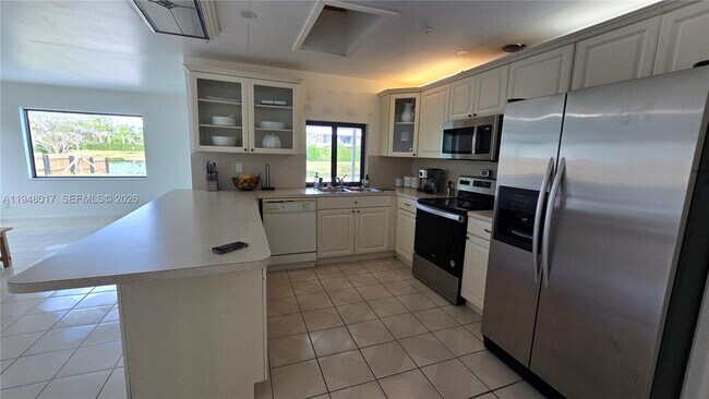 Building Photo - 16653 Golfview Dr