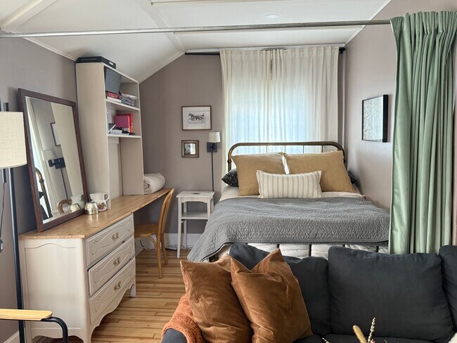 Building Photo - 208 Lake Ave