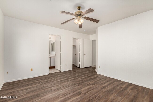 Building Photo - 15928 W Smokey Dr