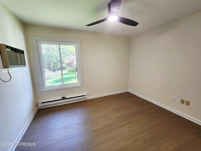 Building Photo - 26 Meadow Green Cir