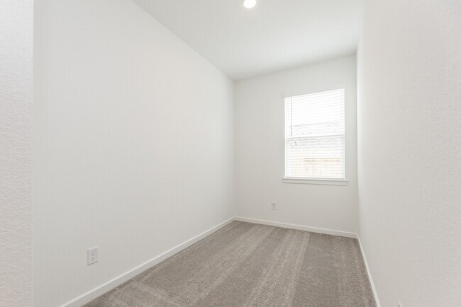 Building Photo - 9723 Rialto Hts Dr