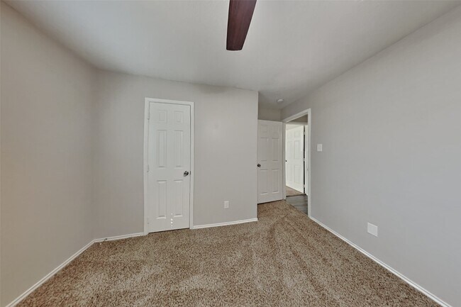 Building Photo - 4023 Sand Ripple Ln