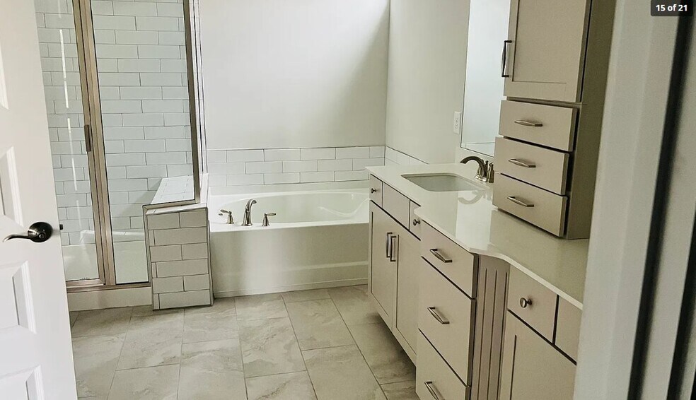 Building Photo - 836 Chalkstone Ln