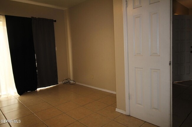 Building Photo - 10711 Ivanhoe Dr