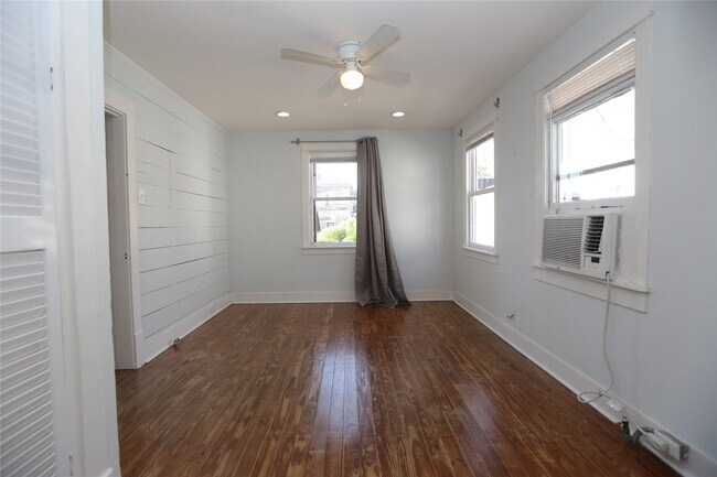 Building Photo - 1404 26th St