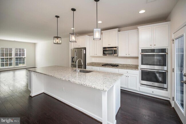 Building Photo - 208 Freesia Ln