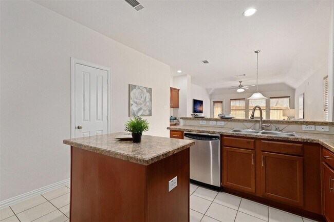 Building Photo - 115 Bird Creek Dr