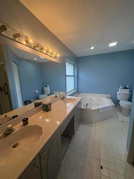 Building Photo - 7275 Summer Tree Dr