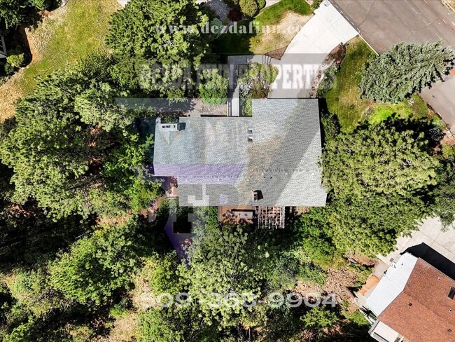 Building Photo - 3,700 sqft of Quiet Luxury & Stunning Views