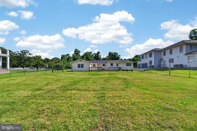 Building Photo - 45448 Mallard St