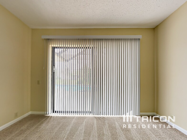Building Photo - 2612 Bridle Dr