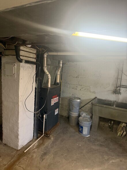 basement - 1305 Airbrake Ave