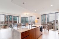 Building Photo - 75 Park Ln S