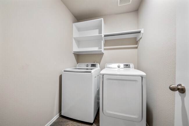 Building Photo - 4610 Orchard Creek Ln