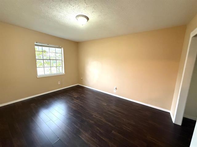 Building Photo - 2705 Tanglewood Dr