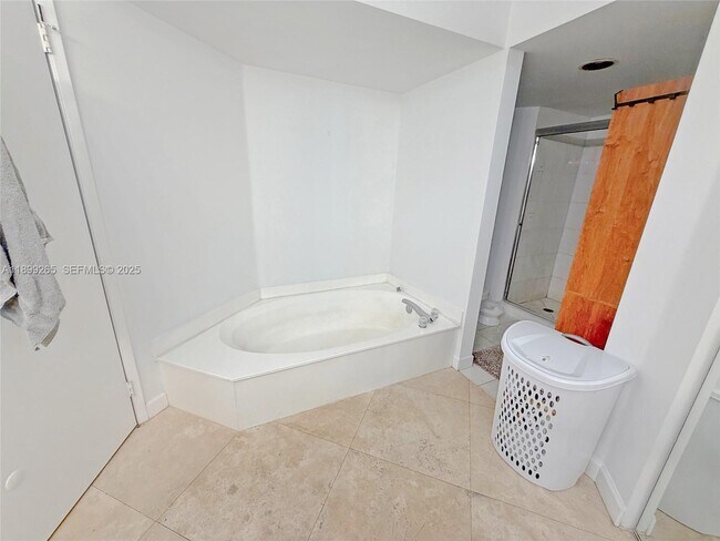 Building Photo - 3400 NE 192 St