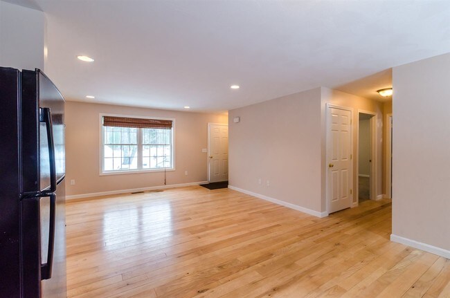 Building Photo - 60 Russell Hill Rd