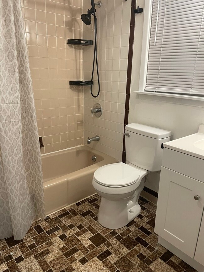 Building Photo - 694 Maguire Ave