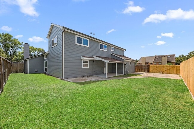 Building Photo - 2926 Meadowcreek Dr