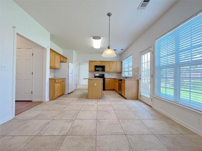 Building Photo - 8205 Norwich Pl