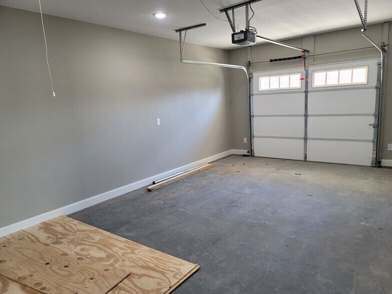 Building Photo - 7009 Wright Rd