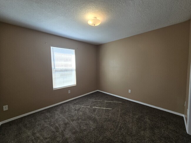 Building Photo - 3984 Rancher Loop NE