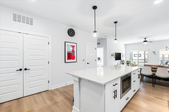 Building Photo - 3101 Govalle Ave