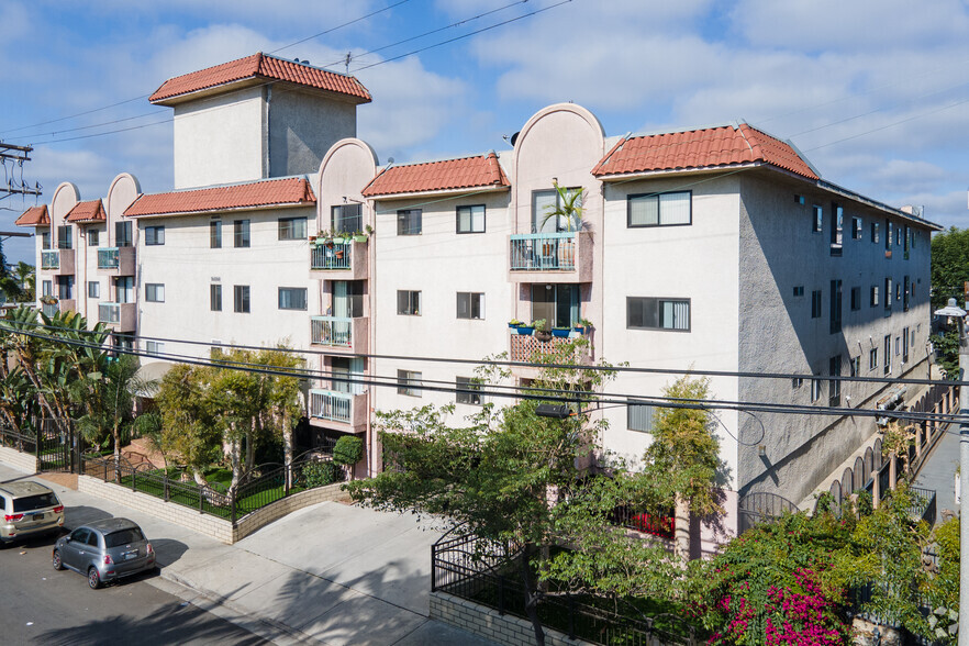 Primary Photo - Las Palmas Apartments