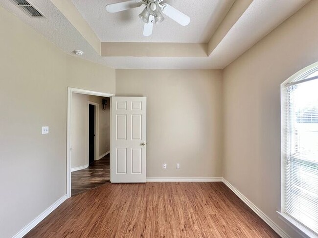 Building Photo - Stunning 3-Bedroom Home in Prime South Tyl...
