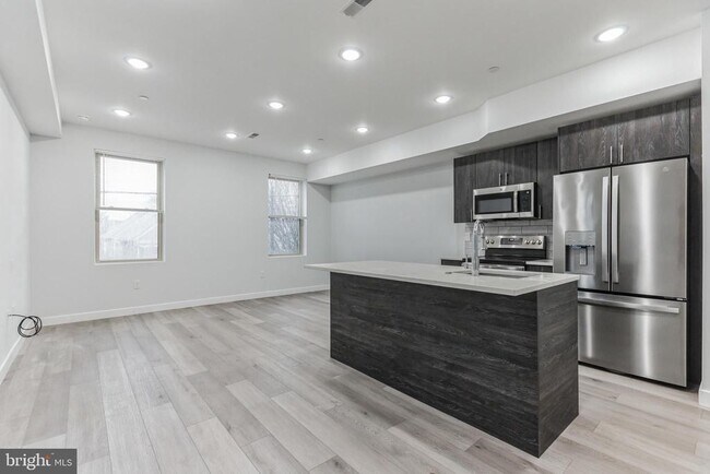 Building Photo - 2301 N 6th St