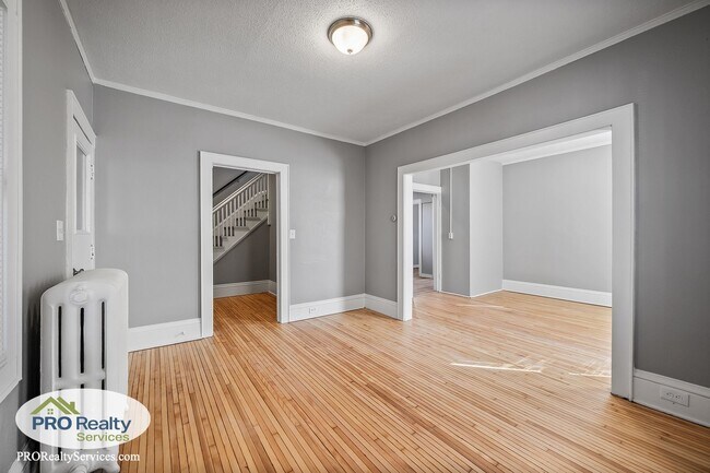 Building Photo - 3 Bedroom Home in South Minneapolis