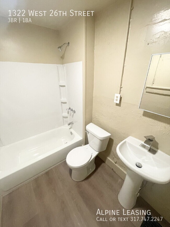 Building Photo - 1322 W 26th St