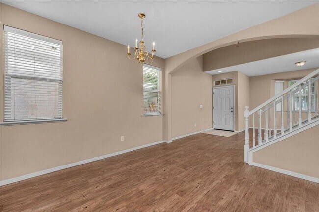 Building Photo - Spacious 4 Bedroom Home in North Clovis Gated Community