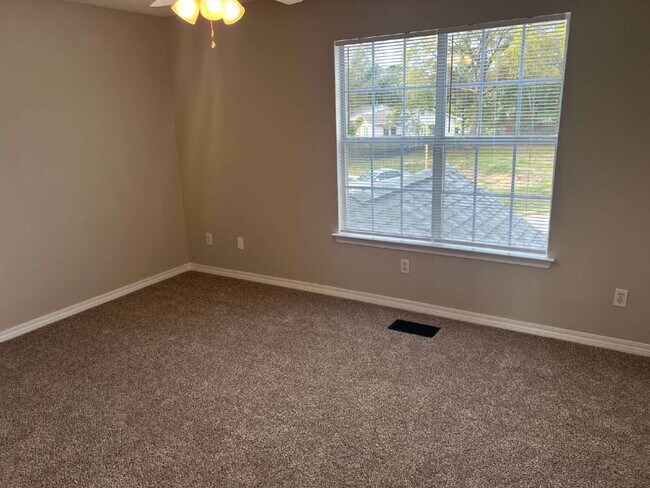 Building Photo - "Charming 2-Bed Townhouse in Fort Walton B...