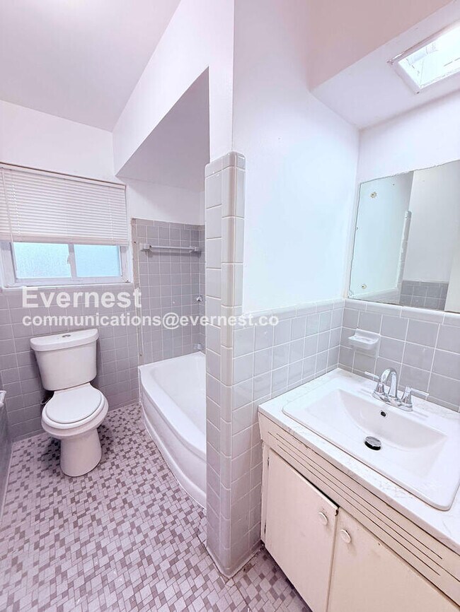 Building Photo - 15601 Schoolcraft Rd