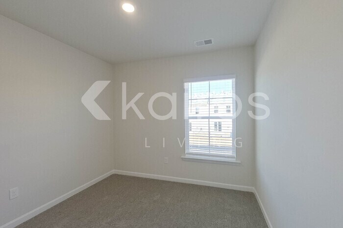 Building Photo - 2083 Banyan Cir