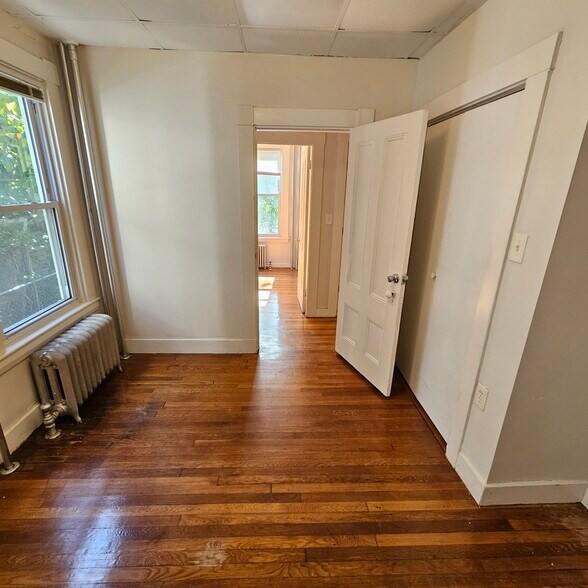 Building Photo - 384 Washington St