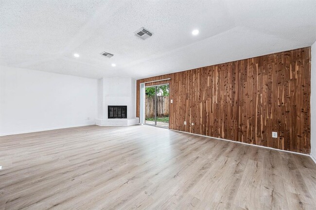 Building Photo - 11554 Chesswood Dr