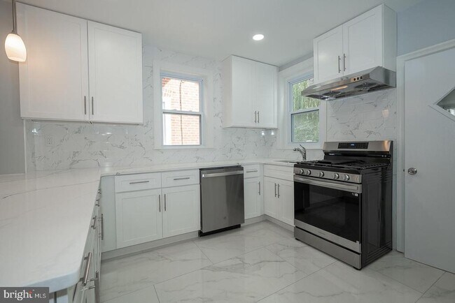 Building Photo - 145 Summit Terrace