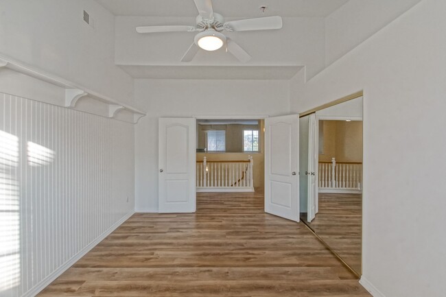 Building Photo - Just Renovated! Beautiful & Spacious, 6BD/...