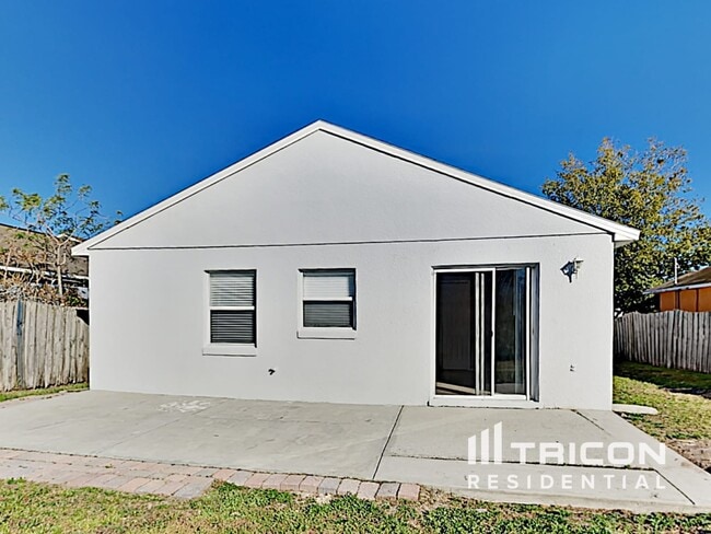 Building Photo - 8514 Blackberry Ave