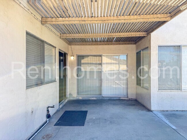 Building Photo - 1553 Palomar Dr