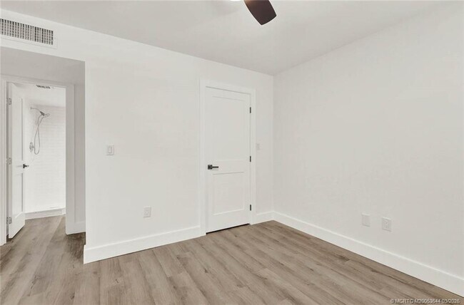 Building Photo - 1950 SW Palm City Rd