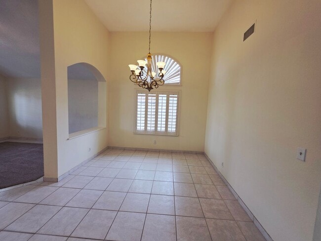 Building Photo - Single Story Home w/Pool in The Lakes!