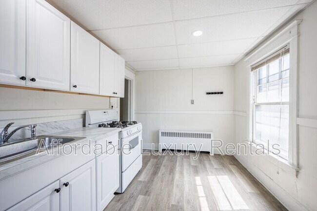 Building Photo - 3 Sumner Park