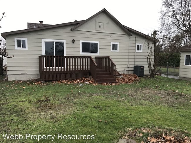 Building Photo - 115 SE 12th Ave