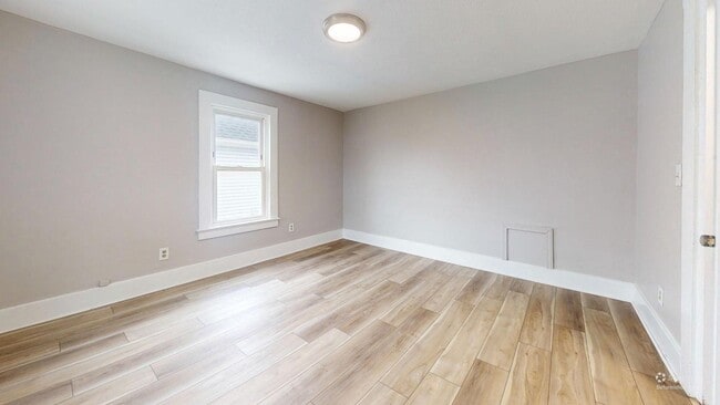 Building Photo - 1031 W.9th St.