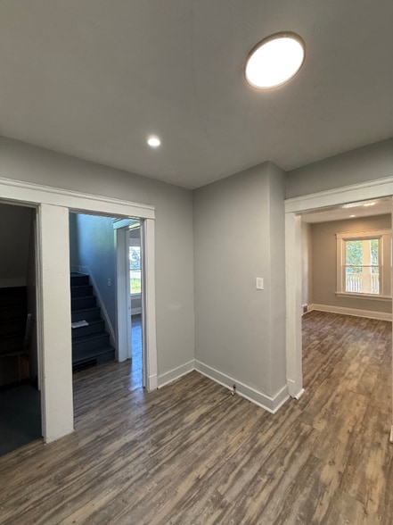 Building Photo - 13710 Caine Ave