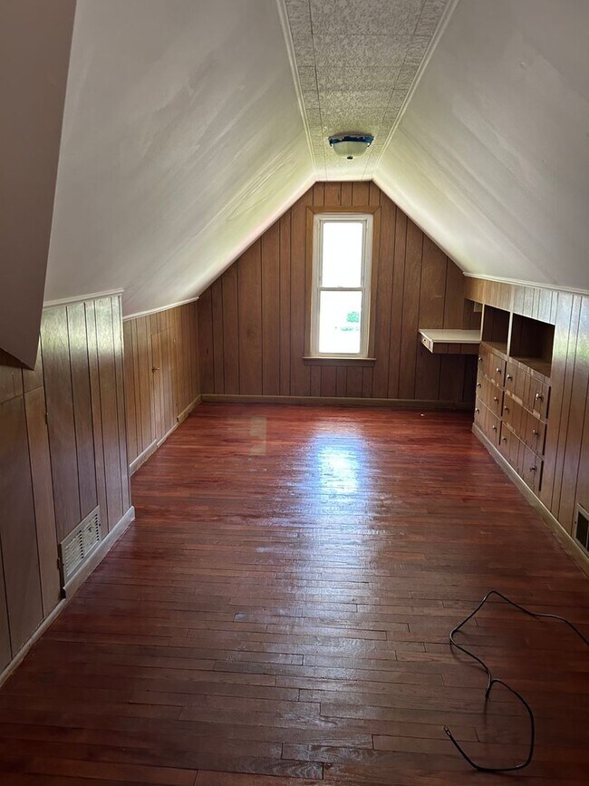 Building Photo - Brick 4 Bedrooms house is South Euclid With 2 Cars Detached Garage for Rent